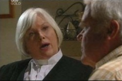 Rosie Hoyland, Lou Carpenter in Neighbours Episode 4016