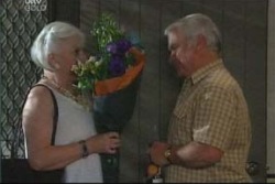 Lou Carpenter, Rosie Hoyland in Neighbours Episode 4016