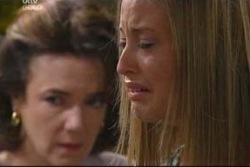 Lyn Scully, Felicity Scully in Neighbours Episode 