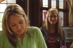 Steph Scully, Felicity Scully in Neighbours Episode 4028
