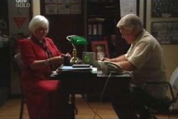 Lou Carpenter, Rosie Hoyland in Neighbours Episode 4030