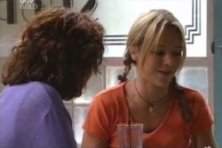 Lyn Scully, Steph Scully in Neighbours Episode 4031