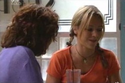 Lyn Scully, Steph Scully in Neighbours Episode 