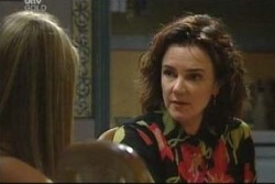 Lyn Scully, Felicity Scully in Neighbours Episode 