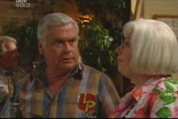 Lou Carpenter, Rosie Hoyland in Neighbours Episode 4038