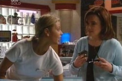 Felicity Scully, Lyn Scully in Neighbours Episode 4040