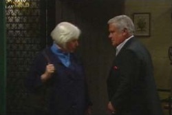 Rosie Hoyland, Lou Carpenter in Neighbours Episode 