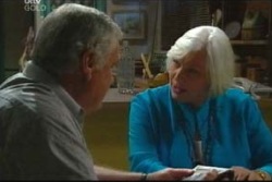 Lou Carpenter, Rosie Hoyland in Neighbours Episode 4046