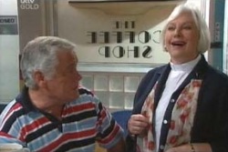 Lou Carpenter, Rosie Hoyland in Neighbours Episode 4049