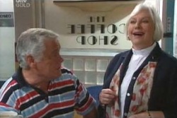 Lou Carpenter, Rosie Hoyland in Neighbours Episode 