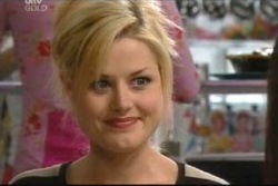 Dee Bliss in Neighbours Episode 