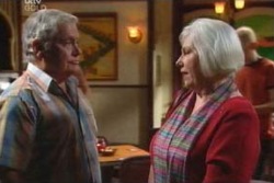Lou Carpenter, Rosie Hoyland in Neighbours Episode 4053