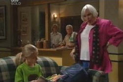 Summer Hoyland, Boyd Hoyland, Lou Carpenter, Rosie Hoyland in Neighbours Episode 4055