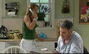 Steph Scully, Bobby Hoyland in Neighbours Episode 