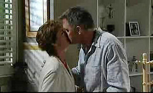 Susan Kennedy, Bobby Hoyland in Neighbours Episode 