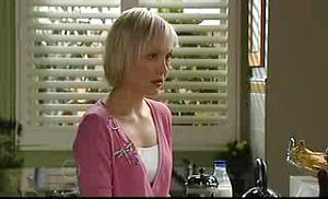 Sindi Watts in Neighbours Episode 