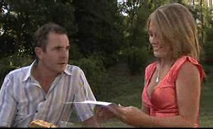 Karl Kennedy, Izzy Hoyland in Neighbours Episode 