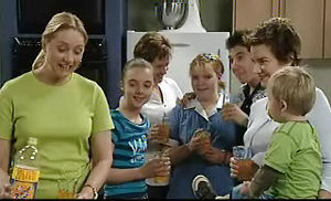 Janelle Timmins, Summer Hoyland, Susan Kennedy, Bree Timmins, Stingray Timmins, Lyn Scully, Oscar Scully in Neighbours Episode 4730
