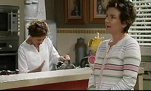 Susan Kennedy, Lyn Scully in Neighbours Episode 
