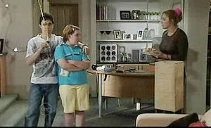 Stingray Timmins, Bree Timmins, Janelle Timmins in Neighbours Episode 
