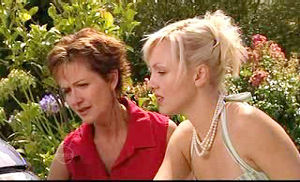 Sindi Watts, Susan Kennedy in Neighbours Episode 