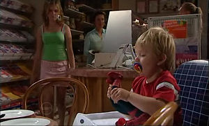 Janae Timmins, Lyn Scully, Oscar Scully in Neighbours Episode 4767