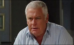 Lou Carpenter in Neighbours Episode 