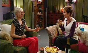 Sindi Watts, Susan Kennedy in Neighbours Episode 4780
