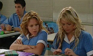 Stingray Timmins, Serena Bishop, Sky Bishop in Neighbours Episode 