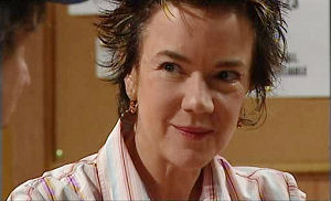 Lyn Scully in Neighbours Episode 