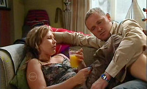 Steph Scully, Max Hoyland in Neighbours Episode 