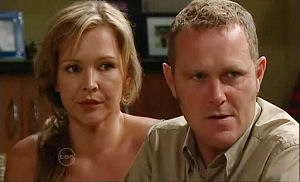 Steph Scully, Max Hoyland in Neighbours Episode 