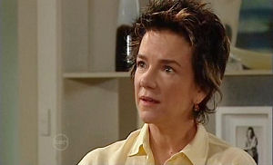 Lyn Scully in Neighbours Episode 