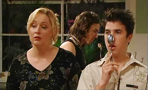Janelle Timmins, Dylan Timmins, Stingray Timmins in Neighbours Episode 4784