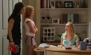 Janelle Timmins, Janae Timmins, Dylan Timmins in Neighbours Episode 