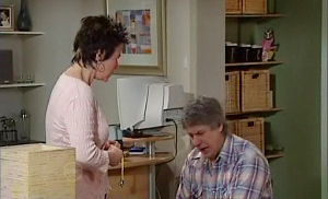 Joe Mangel, Lyn Scully in Neighbours Episode 4786