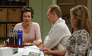 Lyn Scully, Steph Scully, Max Hoyland in Neighbours Episode 