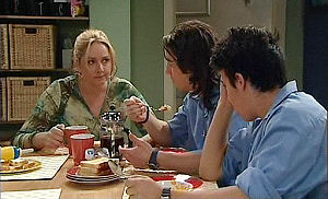 Janelle Timmins, Dylan Timmins, Stingray Timmins in Neighbours Episode 