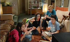 Rachel Kinski, Bree Timmins, Dylan Timmins, Janelle Timmins, Stingray Timmins in Neighbours Episode 