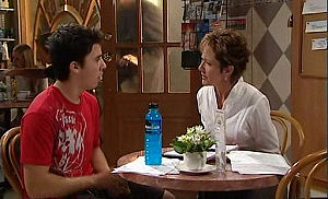 Susan Kennedy, Stingray Timmins in Neighbours Episode 4790