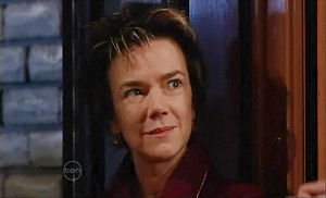 Lyn Scully in Neighbours Episode 