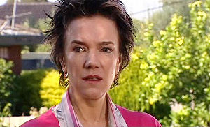 Lyn Scully in Neighbours Episode 