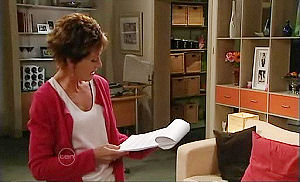 Lyn Scully in Neighbours Episode 