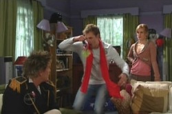 Elle Robinson, Stuart Parker, Ned Parker in Neighbours Episode 4851