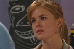 Elle Robinson in Neighbours Episode 4851