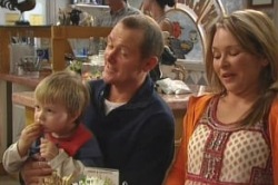 Oscar Scully, Max Hoyland, Steph Scully in Neighbours Episode 