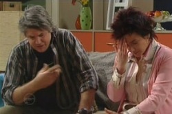 Joe Mangel, Lyn Scully in Neighbours Episode 