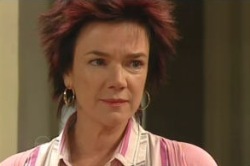 Lyn Scully in Neighbours Episode 