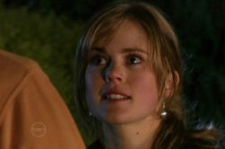 Elle Robinson in Neighbours Episode 4860