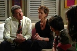 Alex Kinski, Susan Kennedy, Zeke Kinski, Rachel Kinski in Neighbours Episode 4860